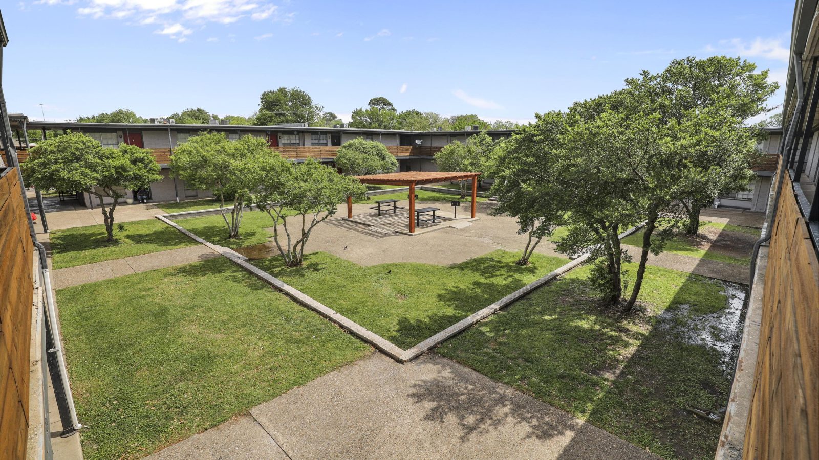 the courtyard at The Flats on Handley